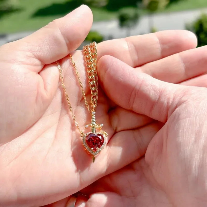 CONJUNTO PARA CASAL CORAÇÃO E ESPADA - PULSEIRA, COLAR E ANEL